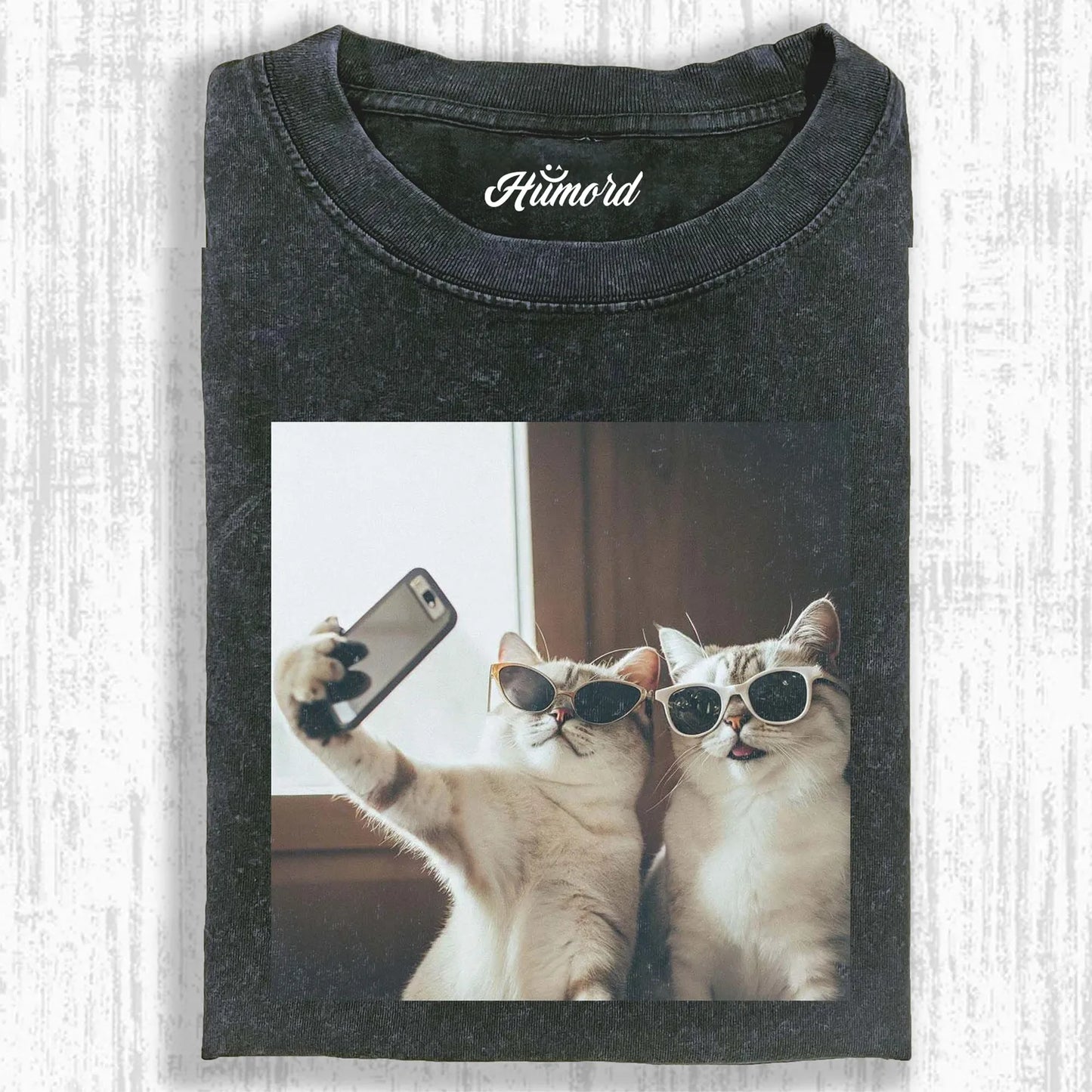 CAT TAKING A SELFIE T-SHIRT 1.1