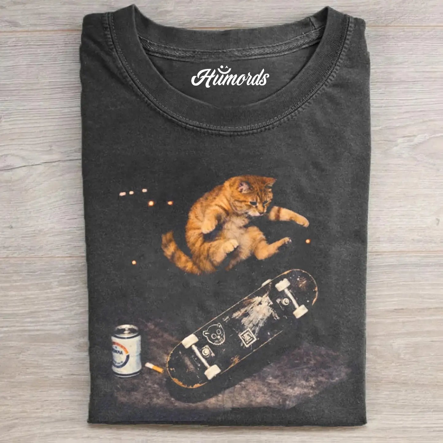 RETRO STYLE SKATEBOARDING CAT GRAPHIC T-SHIRT