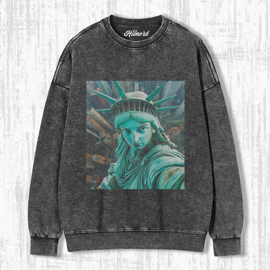 STATUE OF LIBERTY SELFIE T-SHIRT