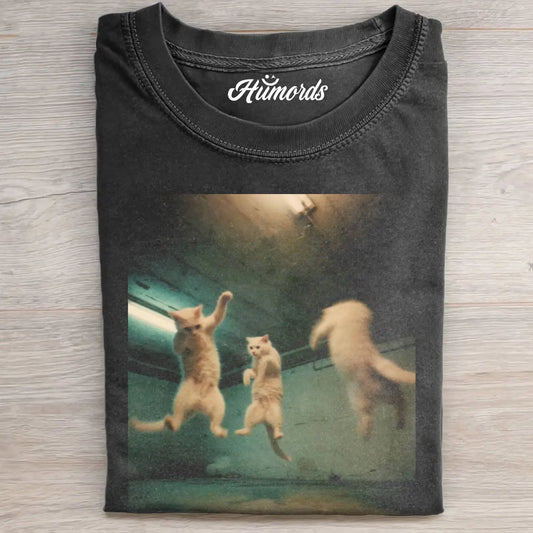THREE CATS JUMPING T-SHIRT