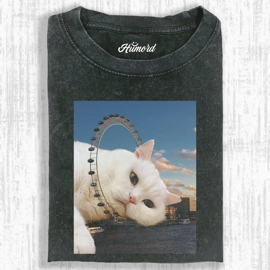 A lying cat Tee