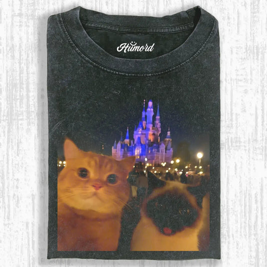 CAT TAKING SELFIE V3 TEE