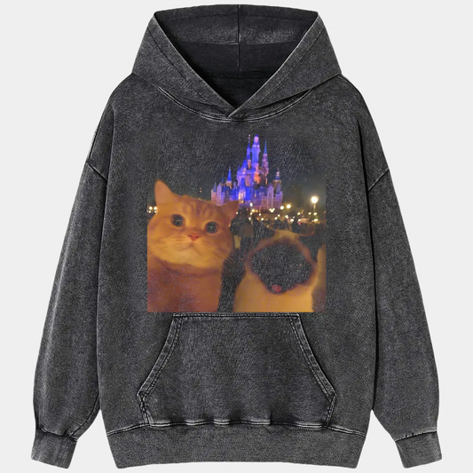 CAT TAKING SELFIE V3 TEE