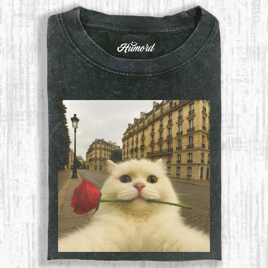 CAT TAKING SELFIE V4 TEE