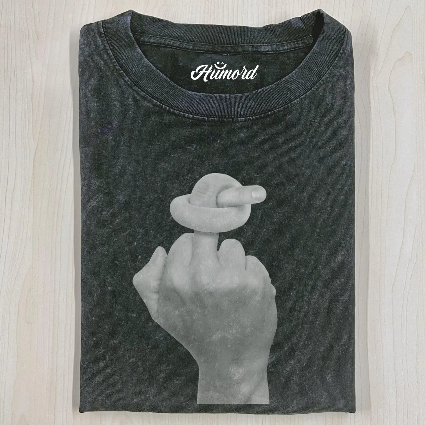 KNOTTED MIDDLE FINGER T-SHIRT