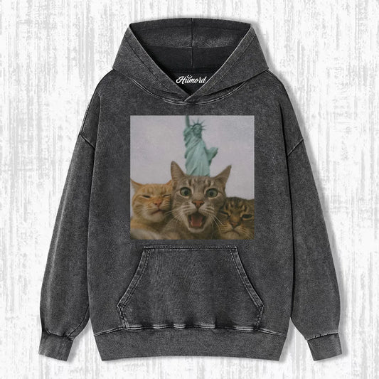 STATUE OF LIBERTY AND CAT T-SHIRT