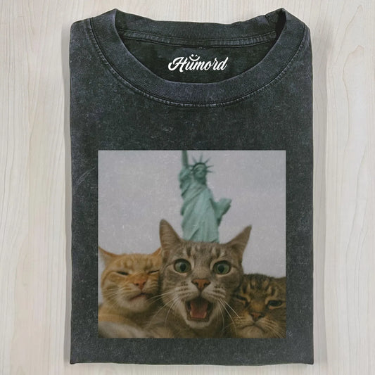 STATUE OF LIBERTY AND CAT T-SHIRT