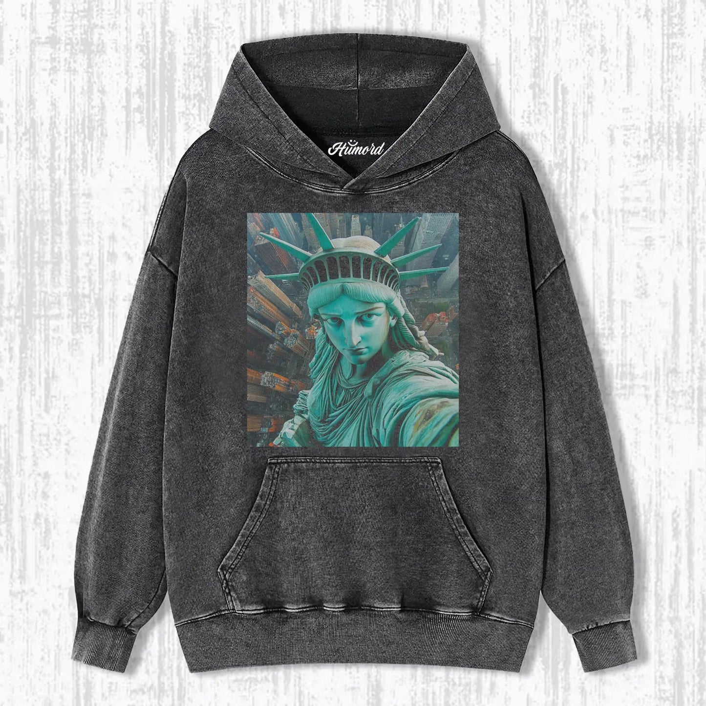 STATUE OF LIBERTY SELFIE T-SHIRT
